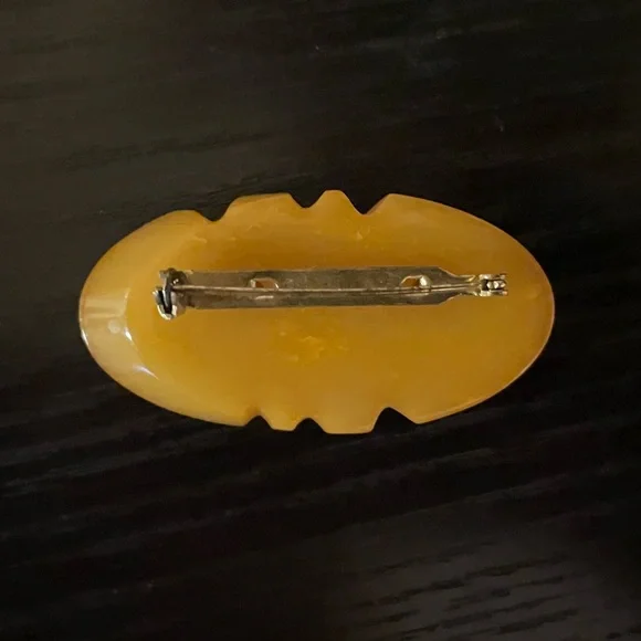 Bakelite Vintage Butterscotch Brooch - Picture 9 of 11